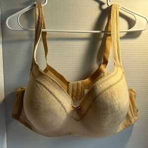 Cacique Cream‎ Lace Bra 46C